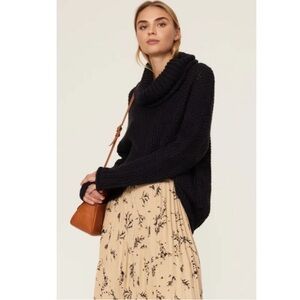 THE ODELLS Slouch Chunky Knit Turtleneck Sweater in Navy, Large